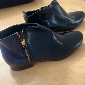 COLE HAAN WOMAN's  BOOTIE